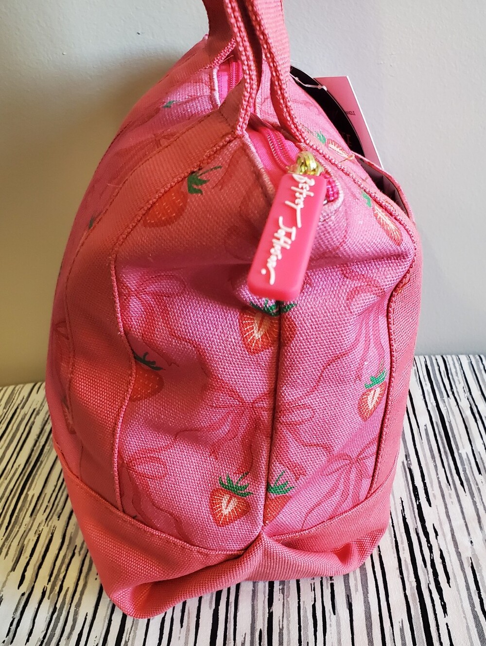 Betsey Johnson Pink Strawberry Canvas Insulated Lunch Tote - Picture 4 of 12